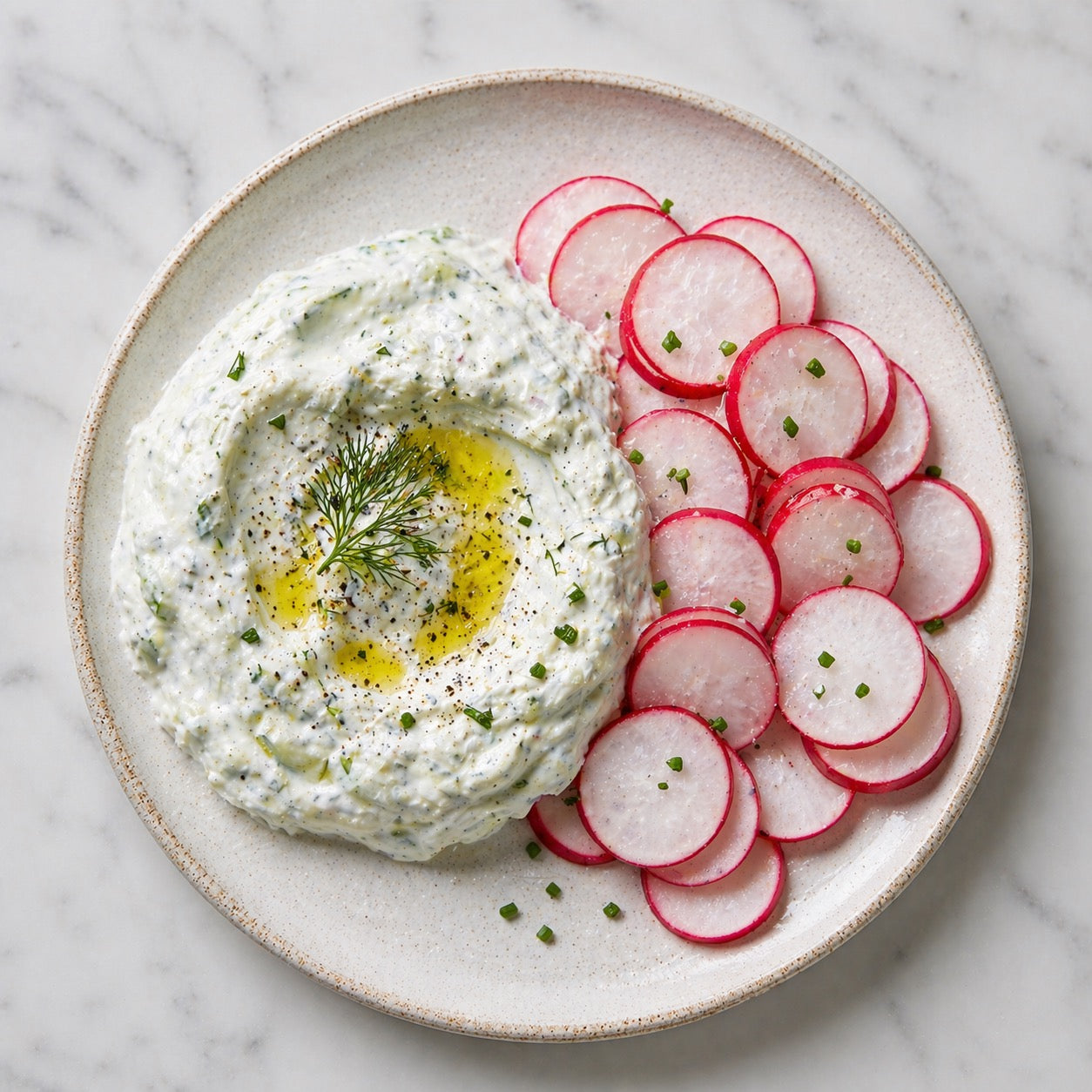 Tzatziki épais et radis croquants