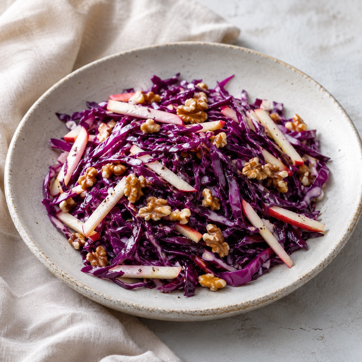 Salade de chou rouge, pomme et noix
